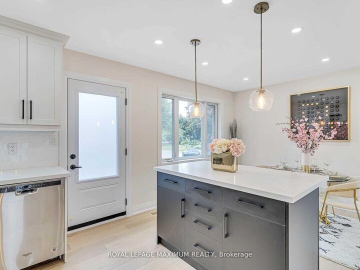 Property Photo: 8 Lawrence Crescent Upper Level ON L6W 2P3