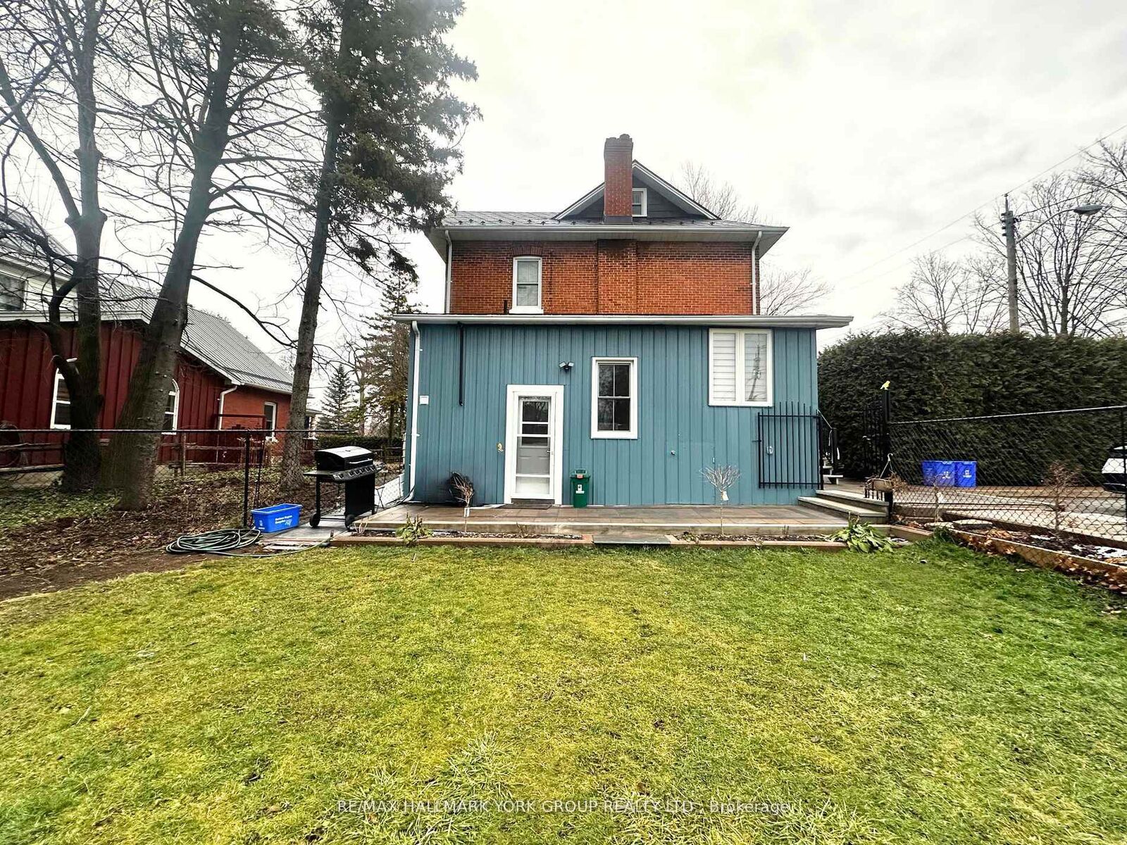 Property Photo:  420 Osborne Street Upper  ON L0K 1A0 