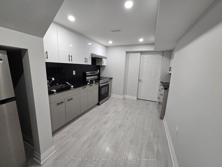 Property Photo:  16 Copperhill Heights E Bsmt  ON L9J 0L1 