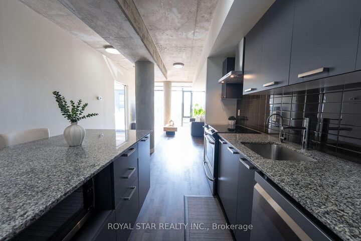 Property Photo: 95 Bathurst Street 623 ON M5V 0H7