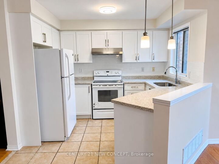 Property Photo: 75 Grasslands Avenue ON L4B 4K5