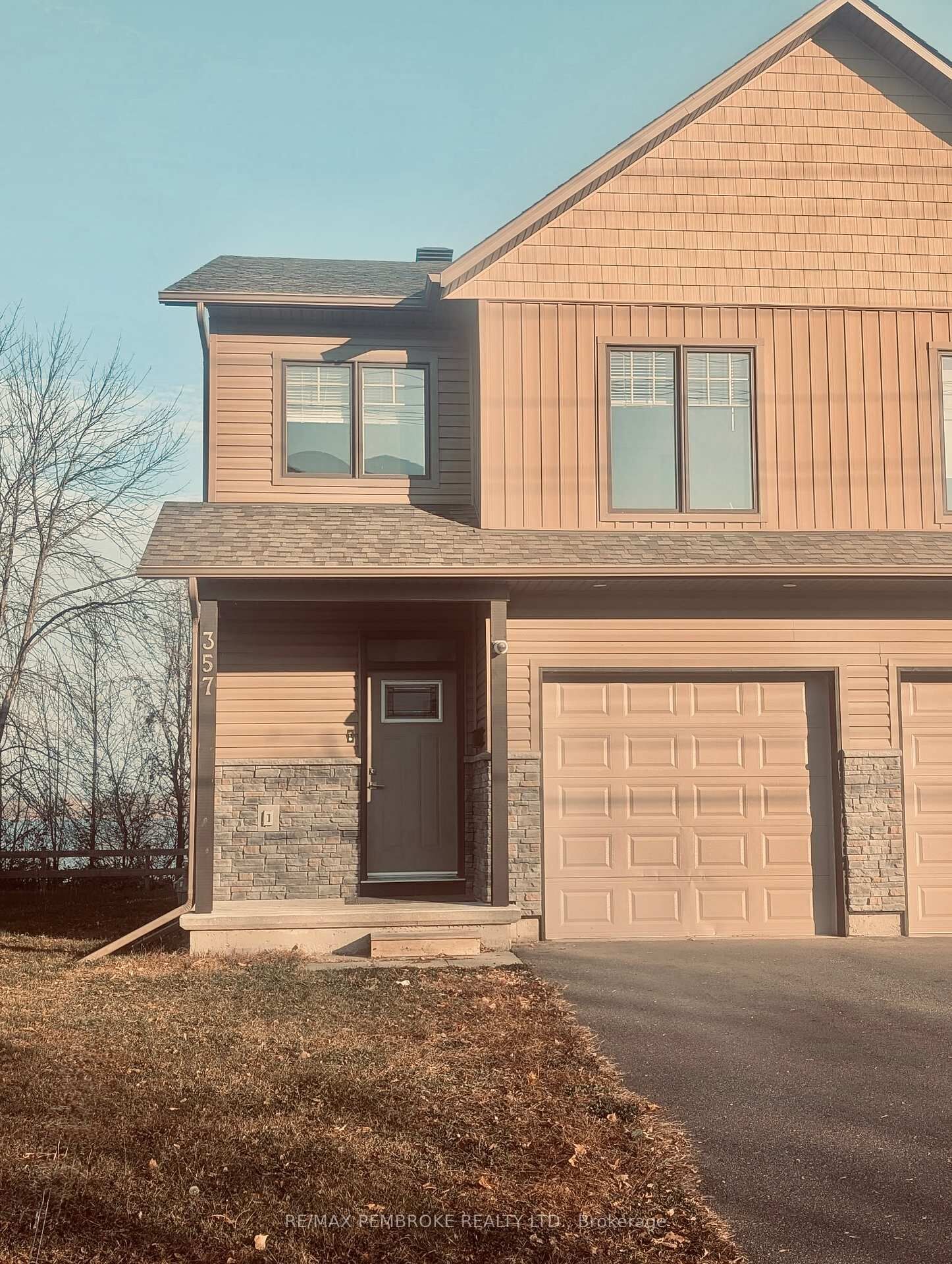 Property Photo:  357 Nelson Street  ON K8A 3N5 