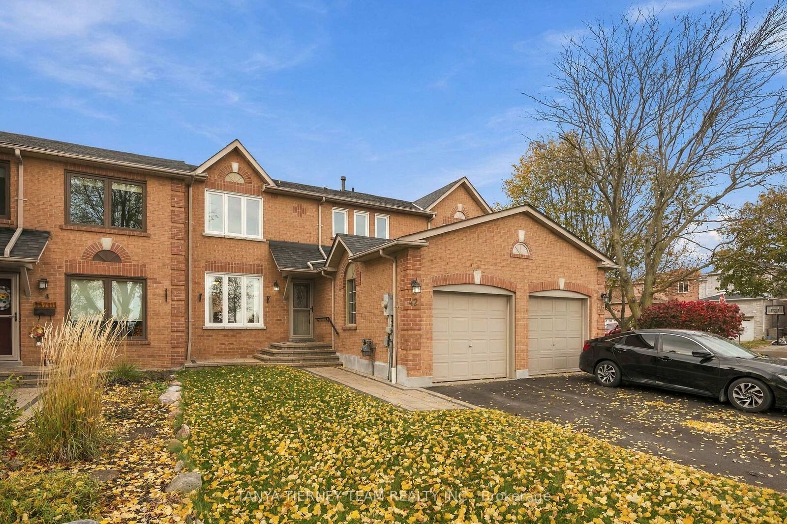 Property Photo:  42 Old Colony Drive  ON L1R 2A4 