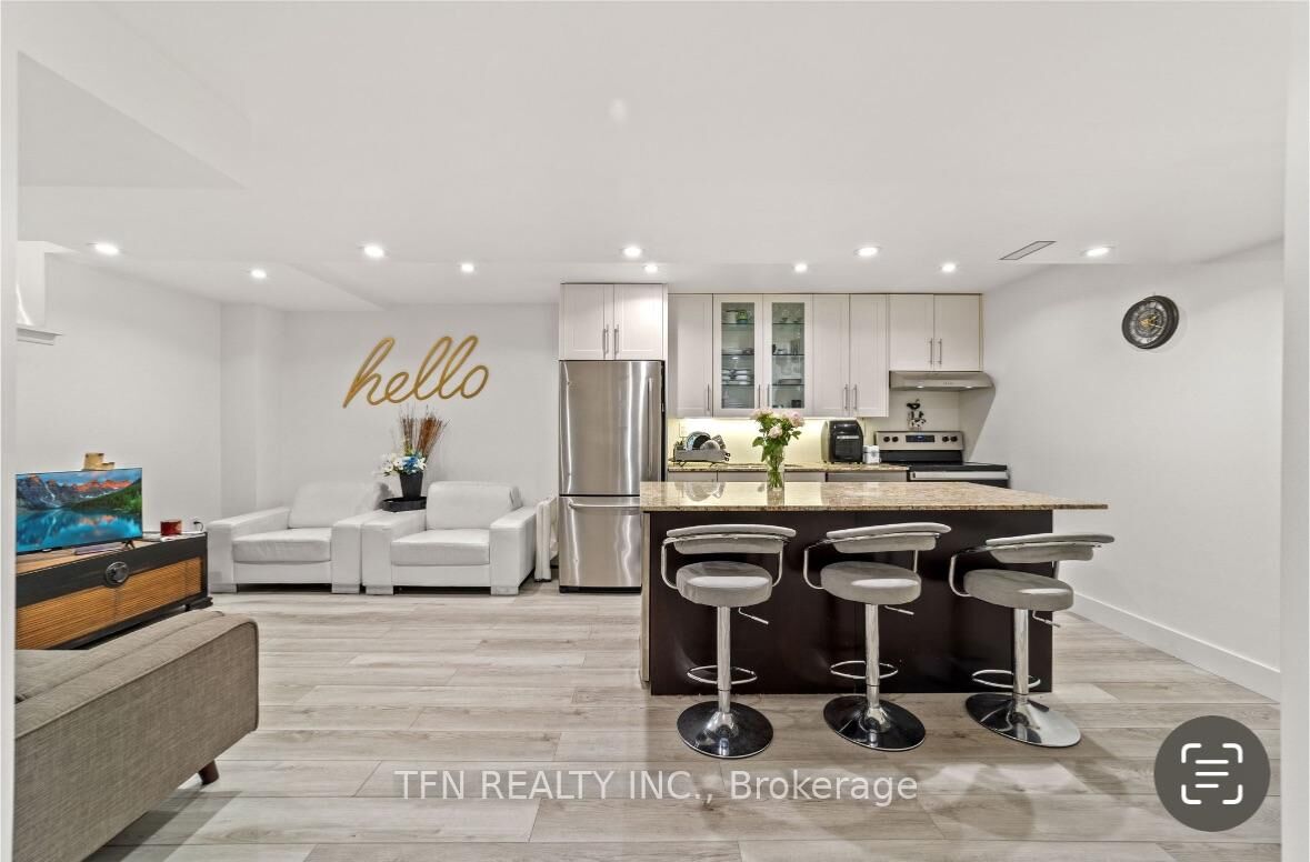 Property Photo: 17 Camden Drive Room #2 ON L4K 5S6
