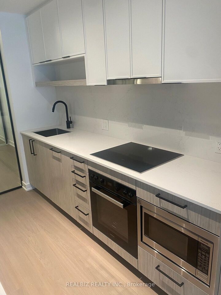 Property Photo: 91 Montclair Avenue 729 ON M5P 0B1