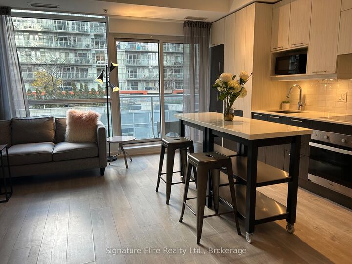 Property Photo: 199 Richmond Street W 711 ON M5V 0H4