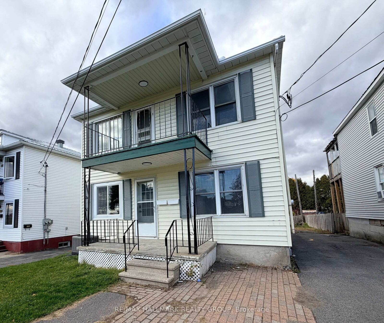 Property Photo:  1206-1208 Easton Avenue  ON K6H 1X4 