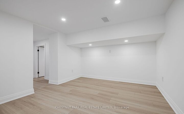 Property Photo:  562 Deloraine Avenue  ON M5M 2C4 