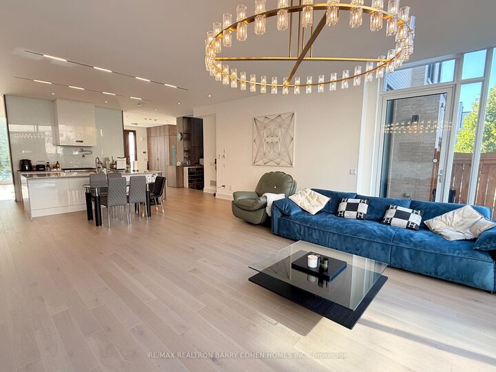 Property Photo:  9 Fairmeadow Avenue  ON M2P 0A5 