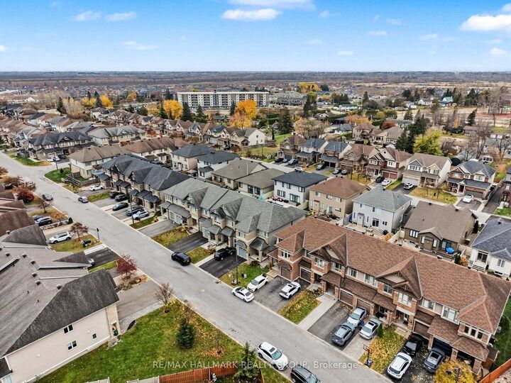 Property Photo: 753 Morningstar Way ON K1W 0G6