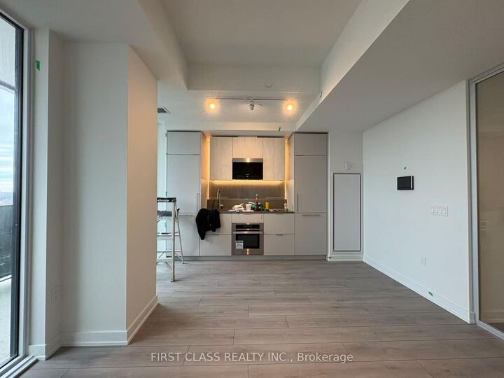 Property Photo: 1 Fairview Road E 606 ON L5A 0B4