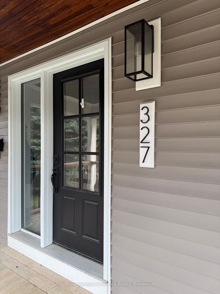 Property Photo:  327 Bleecker Avenue  ON K8N 3V3 