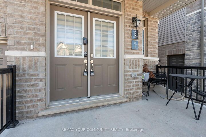 Property Photo:  15 Valleybrook Road  ON L9J 0L4 