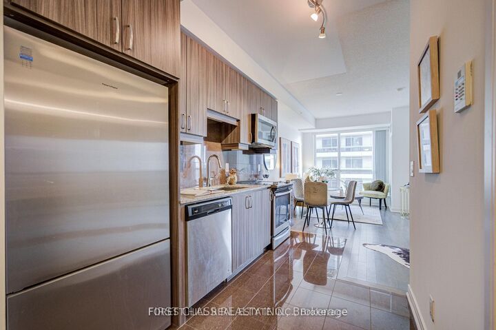Property Photo: 9201 Yonge Street 911 ON L4C 6Z2