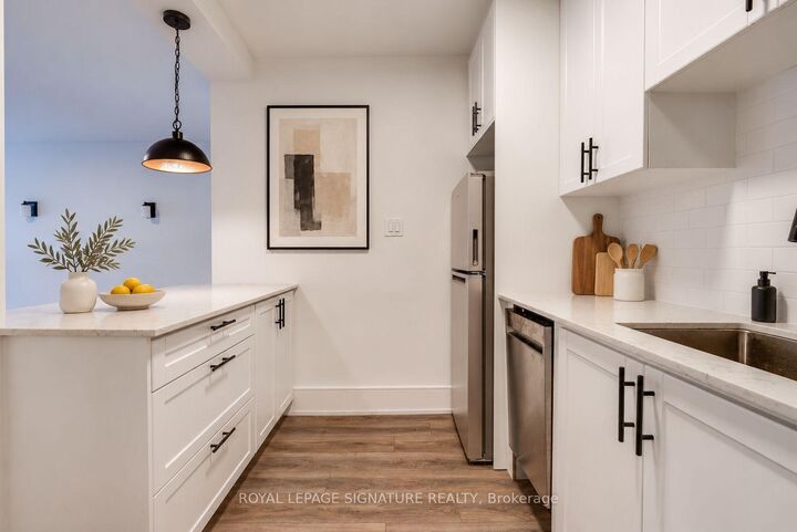 Property Photo:  231 Vaughan Road C1  ON M6C 2M9 