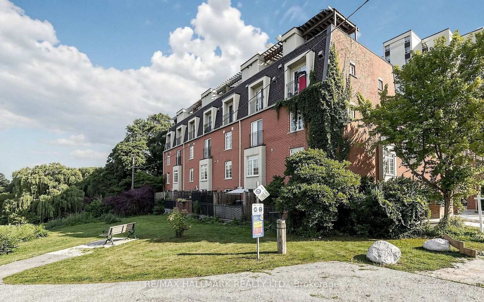 Property Photo:  870 Jane Street 106  ON M6N 4C2 
