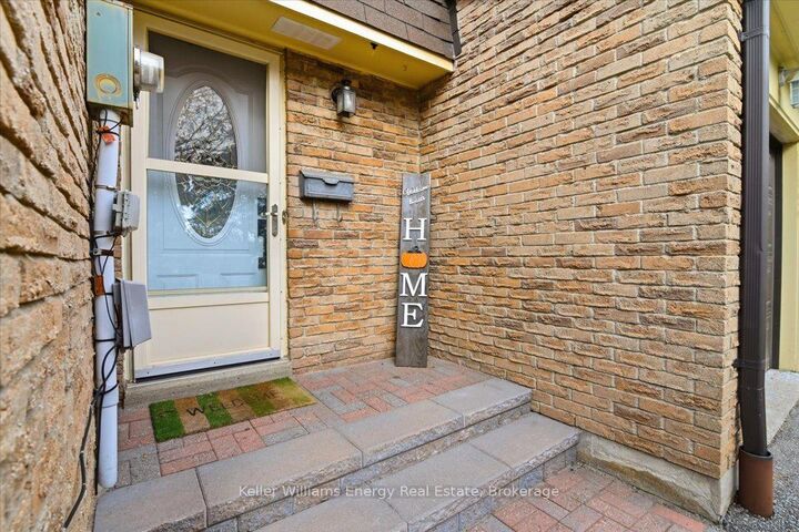 Property Photo:  945 Burns Street W 10  ON L1N 6J5 