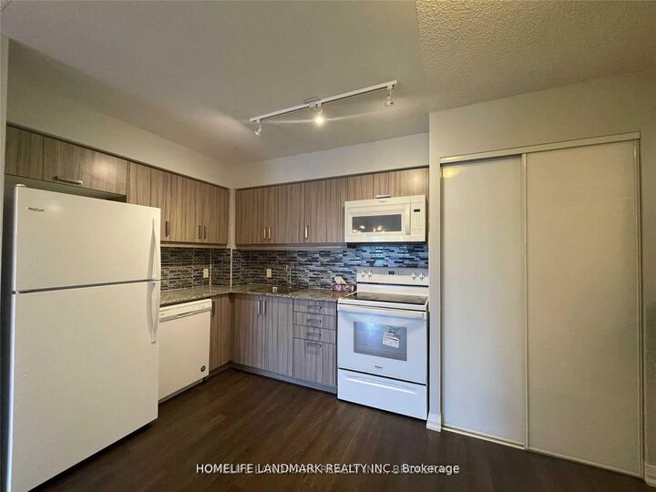 Property Photo:  30 Meadowglen Place 2406  ON M1G 0A6 