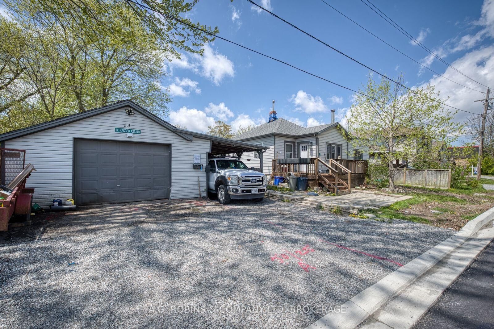 Property Photo:  13 Patricia Avenue  ON L3C 1E7 