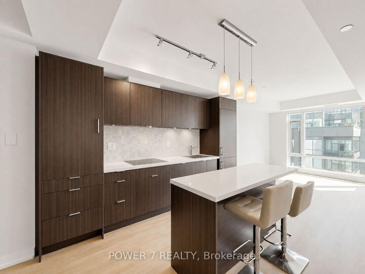Property Photo:  21 Widmer Street W 4207  ON M5V 0B8 
