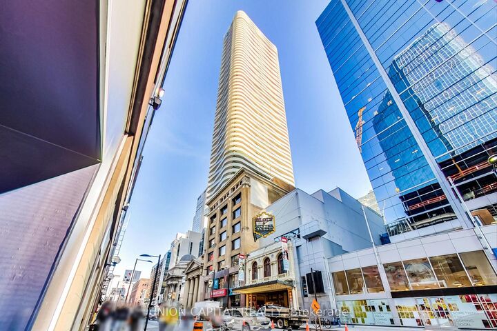 Property Photo:  197 Yonge Street 1614  ON M5B 1M4 