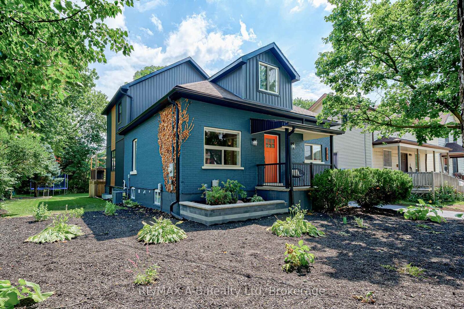Property Photo: 261 Albert Street ON N5A 3K8