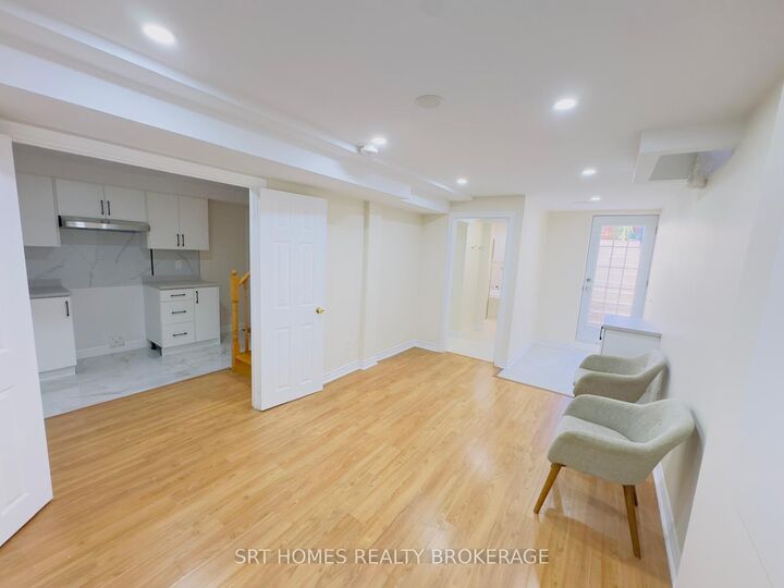Property Photo: 1326 Midgreen Lane ON L5V 2E5