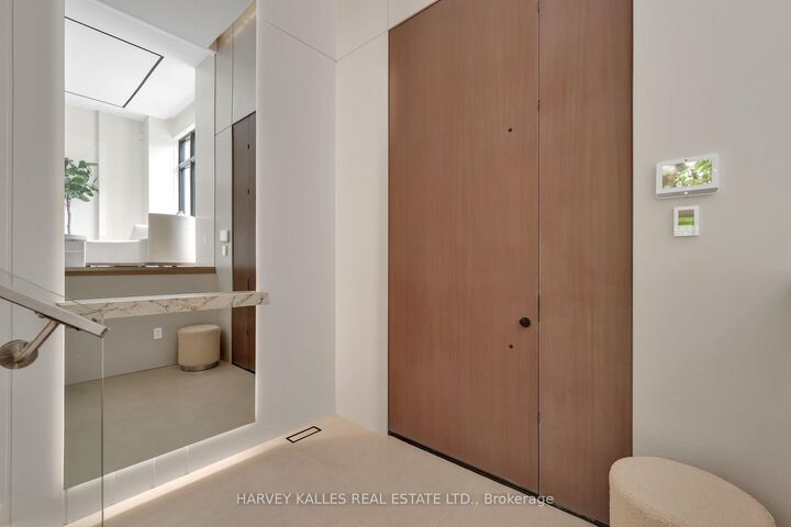 Property Photo:  108 Heath Street W  ON M4V 1T6 