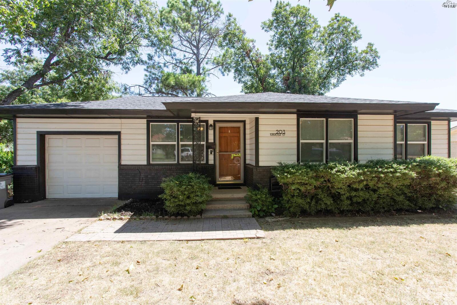 Property Photo:  203 Mimosa Drive  TX 76354 