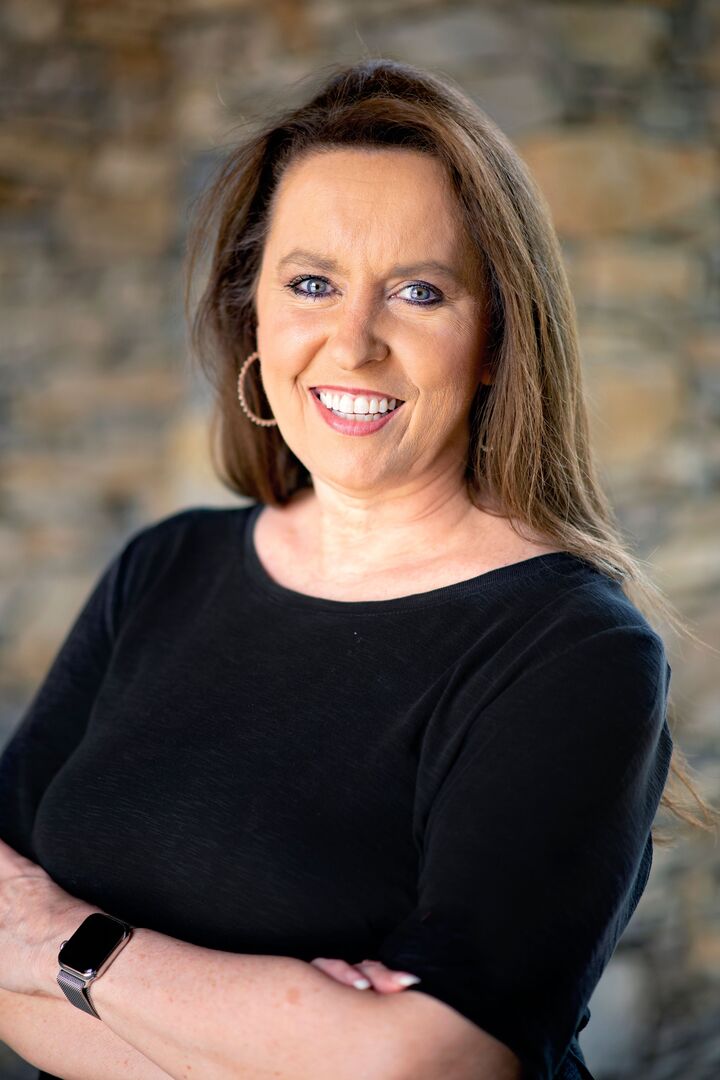 Suzy Lawson, Real Estate Salesperson in Chattanooga, Signature Brokers