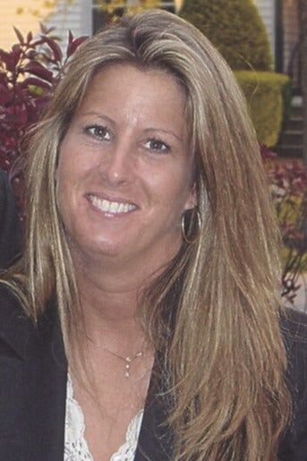 Lizabeth Lowe, Real Estate Broker in Brentwood, Southern Realty