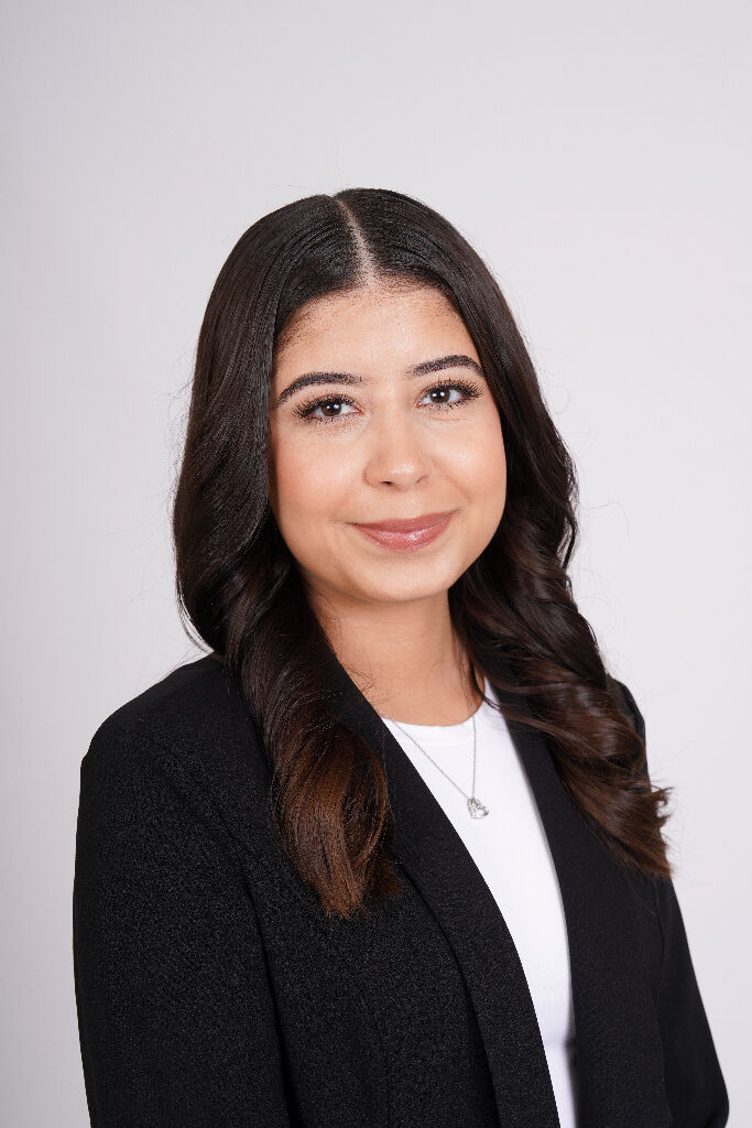 Marissa Flores,  in Oswego, john greene Realtor