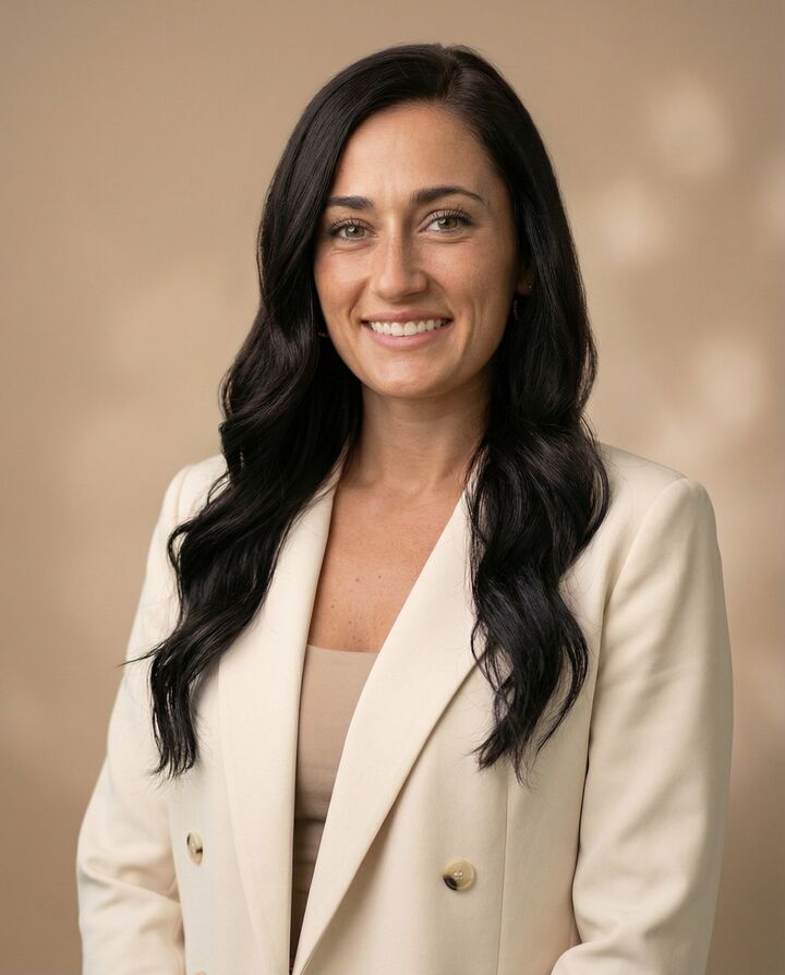 Brittany Mcllvain,  in Valparaiso, Circle