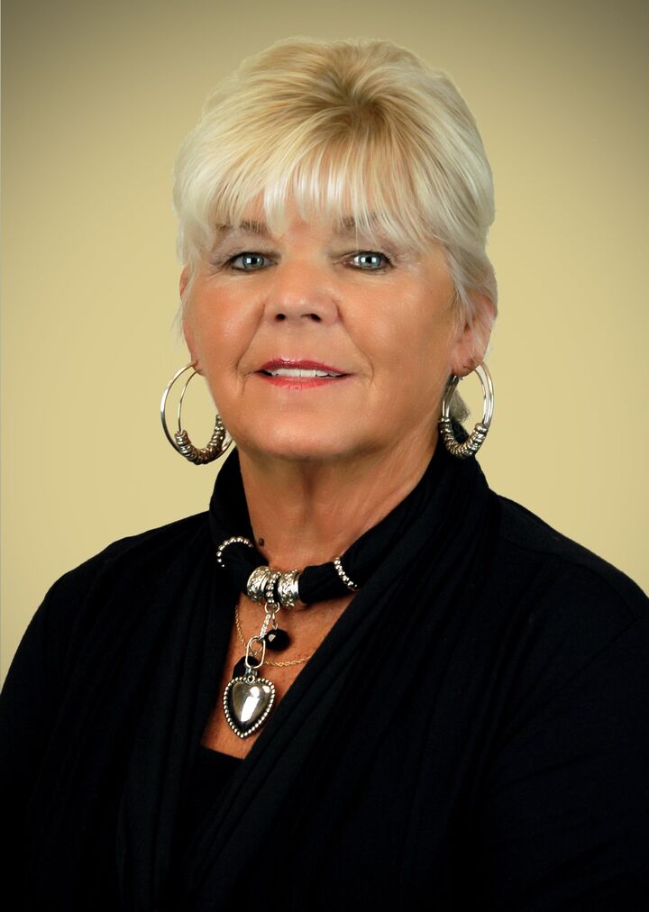 Marie Paterna,  in Babylon, Realty Connect
