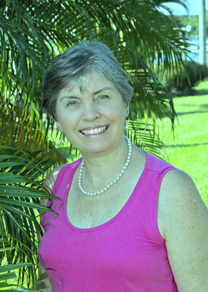 Sharon Kerr, Real Estate Salesperson in Port Charlotte, Sunstar Realty