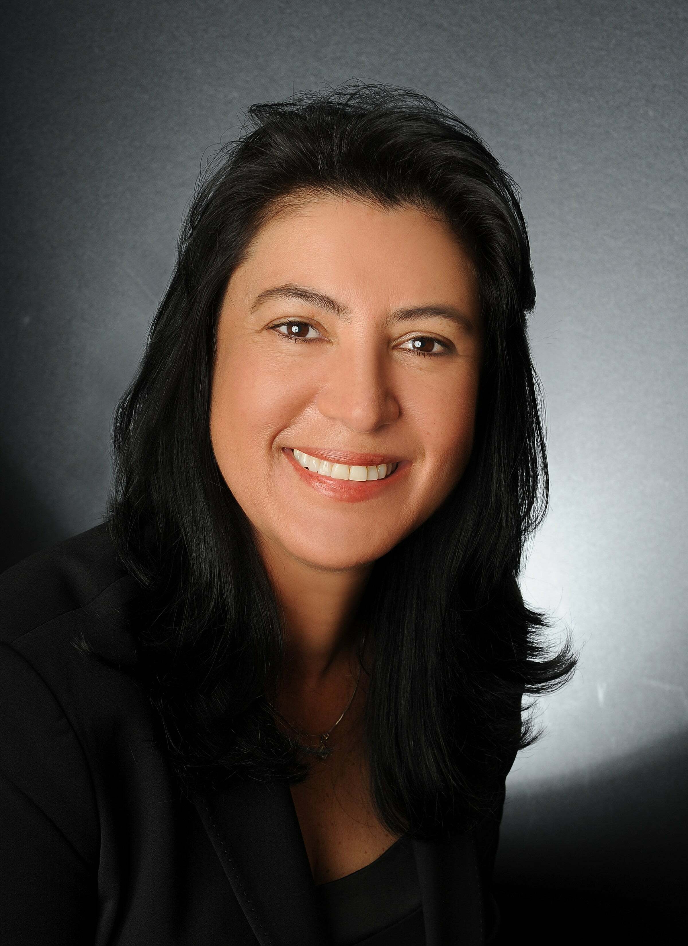 Flor Mendez, Real Estate Salesperson in Downey, Real Estate Alliance