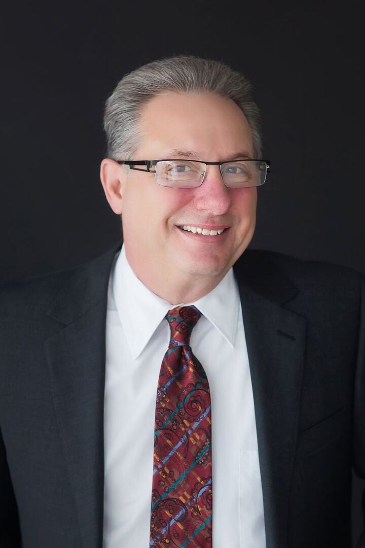 Pete Holoway, Sales Associate in Lansing, Professionals