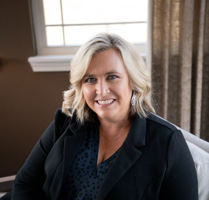 Rashelle Howe, Real Estate Broker in Zionsville, Scheetz