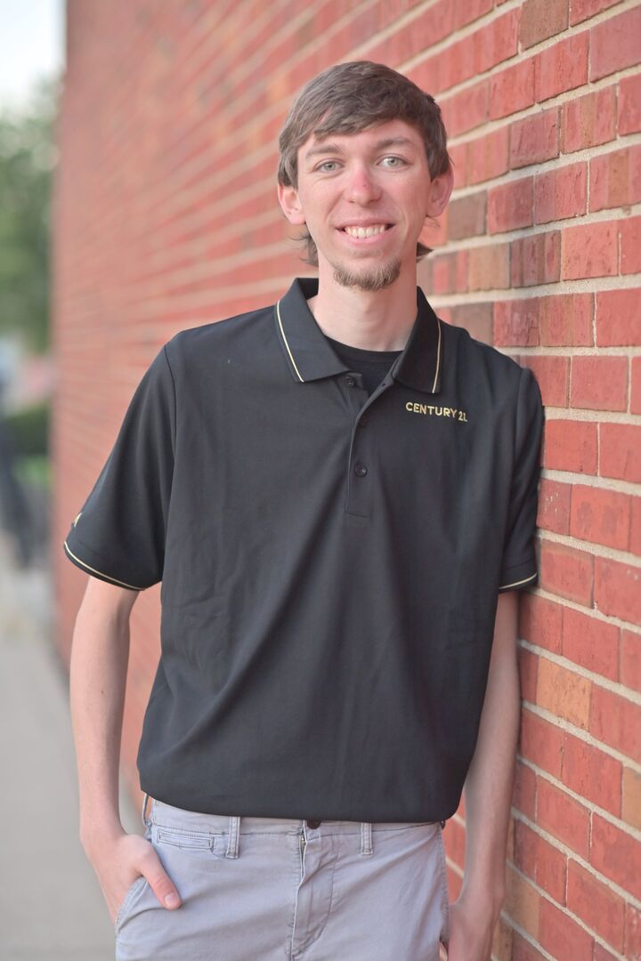 Gavin Devore, Real Estate Salesperson in Bloomington, Quest