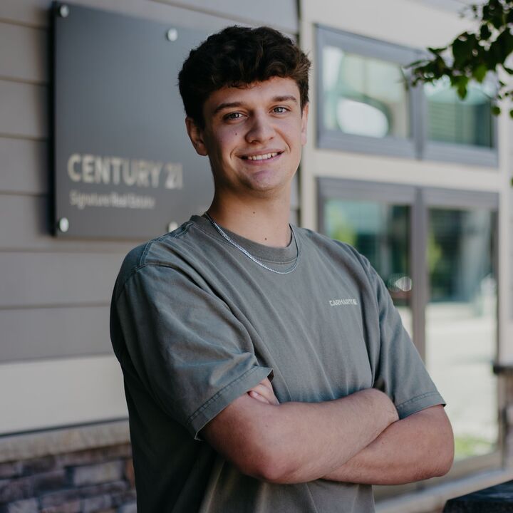 Tytan Bowers, Real Estate Salesperson in Hiawatha, Signature Real Estate