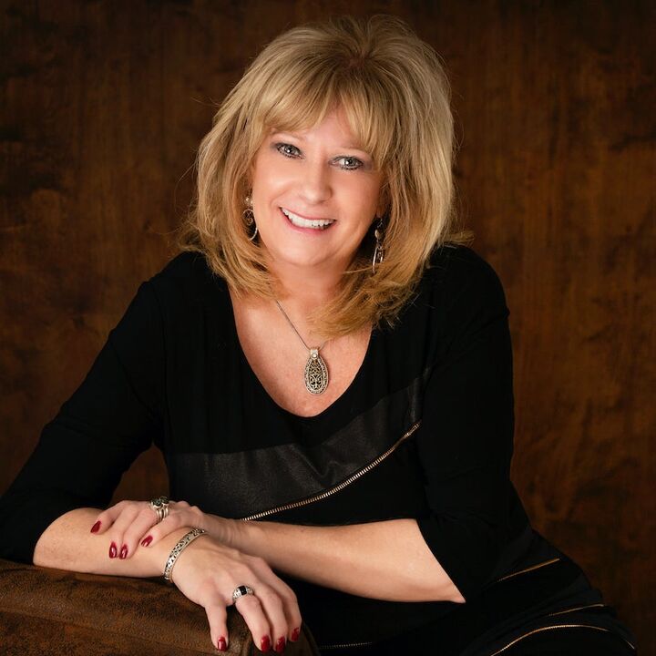 Elaine Kingry, Real Estate Salesperson in Saginaw, Signature Realty