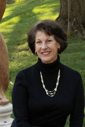 Carolyn Price, Real Estate Salesperson in Leawood, Kansas City Homes