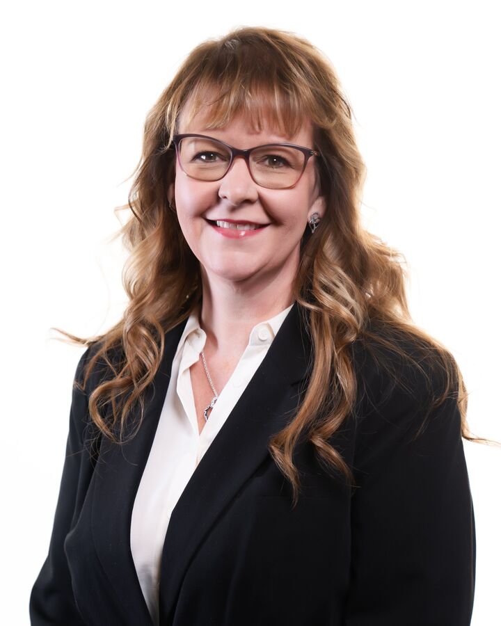 Amy Morgan, Real Estate Salesperson in Saginaw, Signature Realty