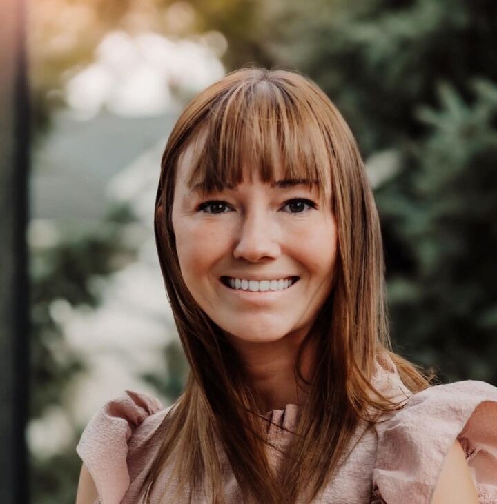 Amber Coker, Real Estate Broker in Bloomington, Scheetz