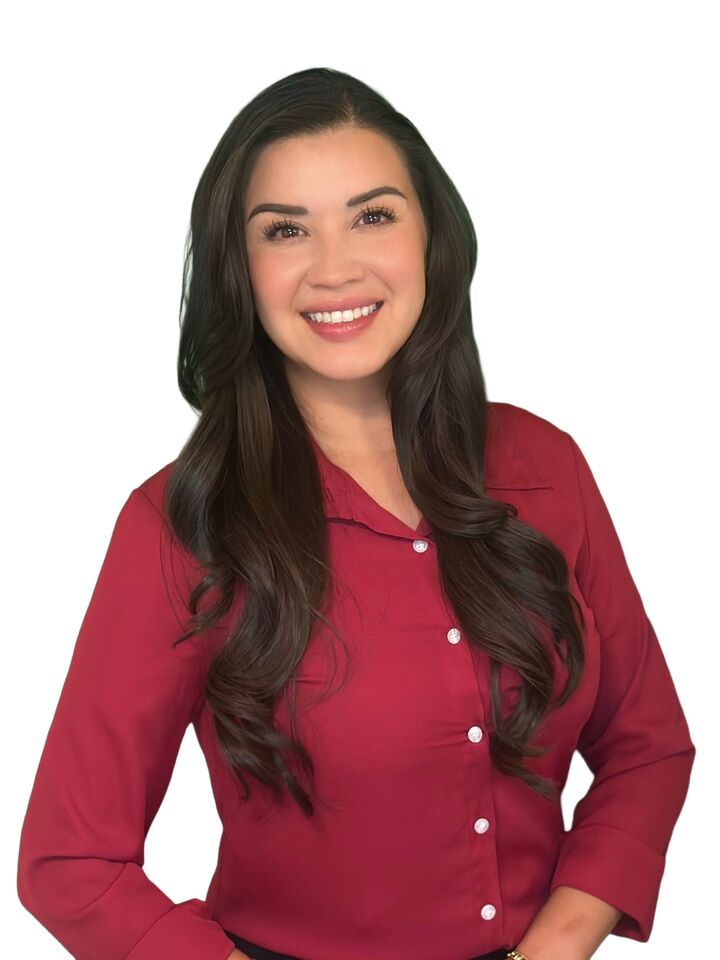 Gabriela Devine, Real Estate Salesperson in Canyon Lake, Associated Brokers Realty