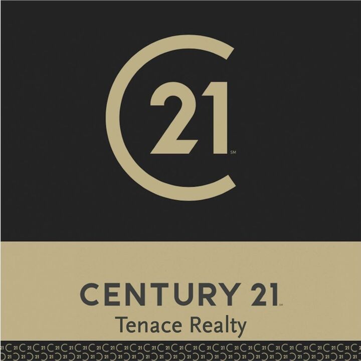 AnnMarie Garcia,  in Jupiter, Tenace Realty