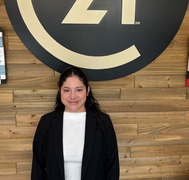 Kate Veliz,  in Chicago, Circle
