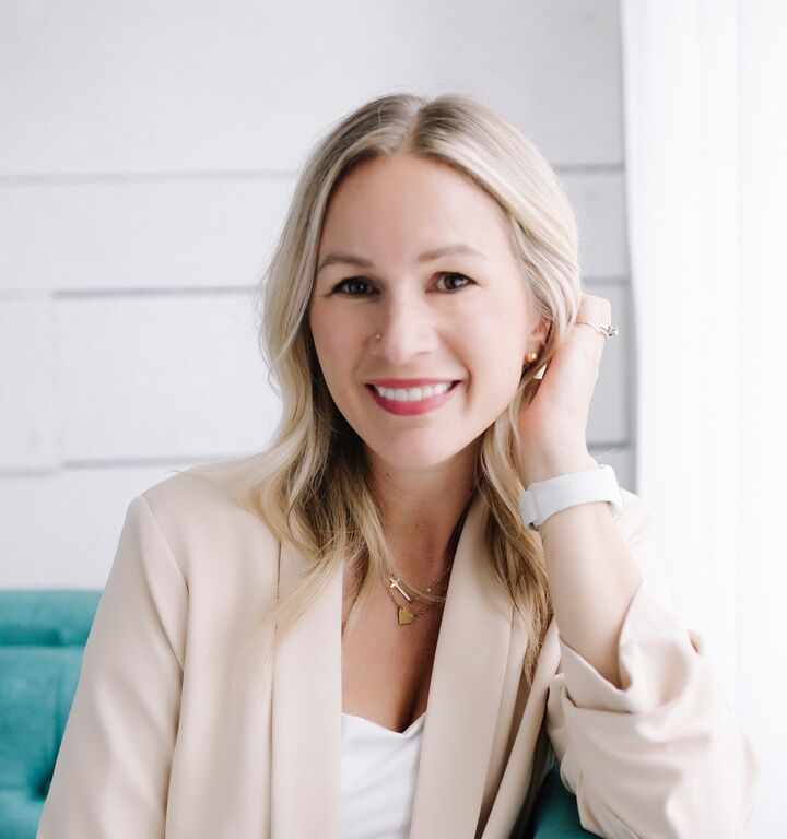 Abra Clampitt, Real Estate Broker in Bloomington, Scheetz