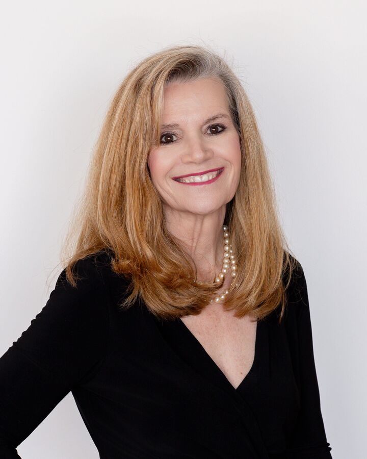 Laura Heigl, Real Estate Broker in Zionsville, Scheetz