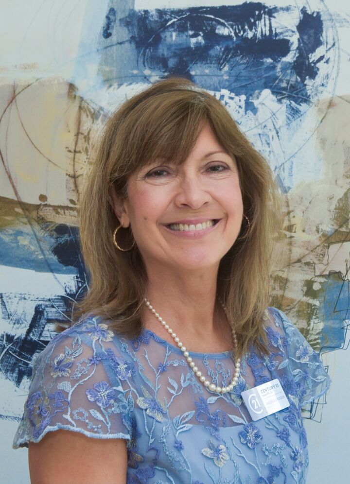 Angela Krogen,  in Palm City, Move With Us